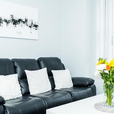 Central Serviced Apartments - 2 Bedroom - Ground Floor - Monthly & Weekly Bookings Welcome - Free Street Parking - 2 Double Beds - Wifi - Smart Tvs In Rooms - Fully Equipped - Heating 24-7 - Contractor & Short Stay Favourite Dundee Zewnętrze zdjęcie