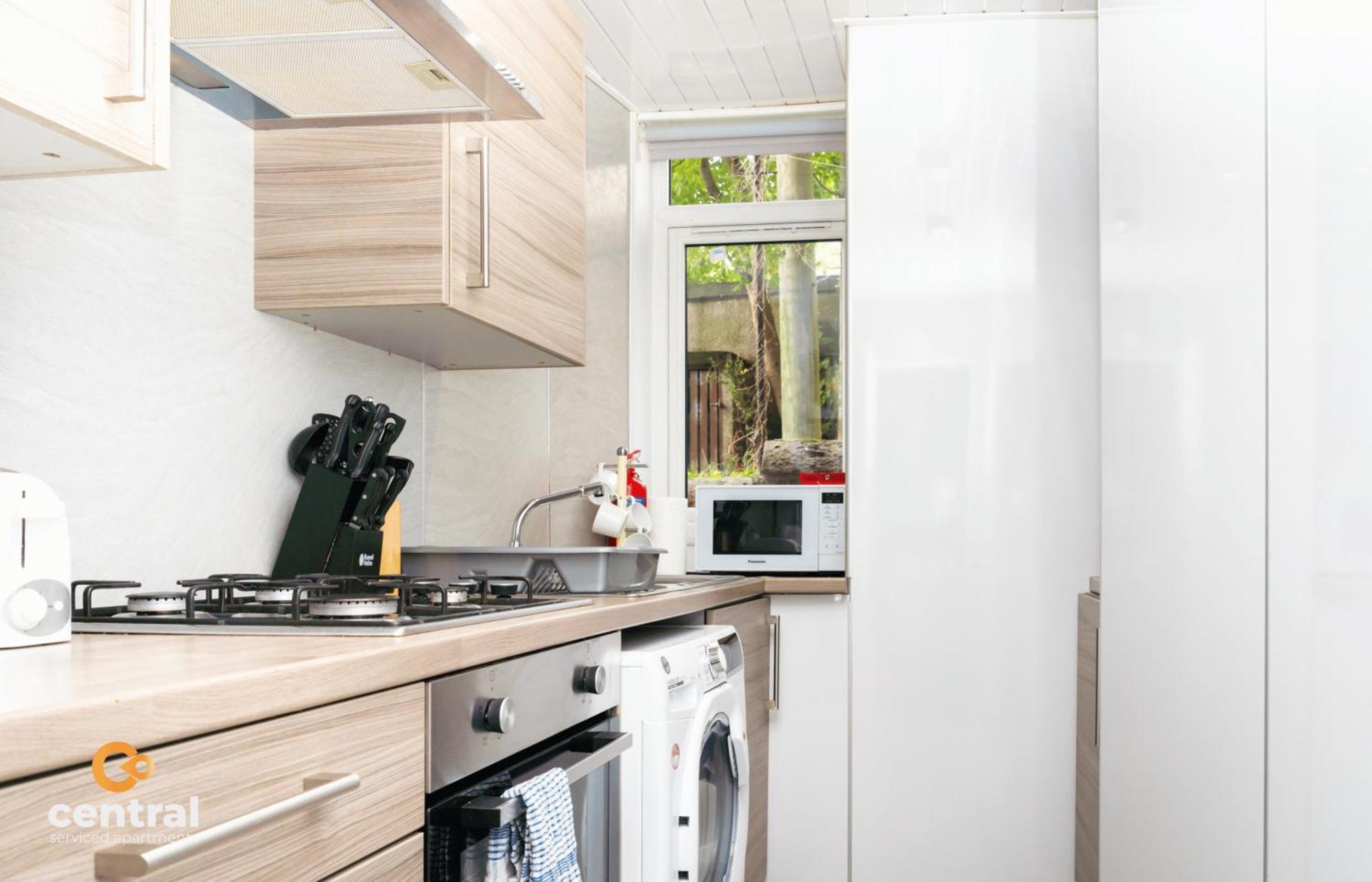Central Serviced Apartments - 2 Bedroom - Ground Floor - Monthly & Weekly Bookings Welcome - Free Street Parking - 2 Double Beds - Wifi - Smart Tvs In Rooms - Fully Equipped - Heating 24-7 - Contractor & Short Stay Favourite Dundee Zewnętrze zdjęcie