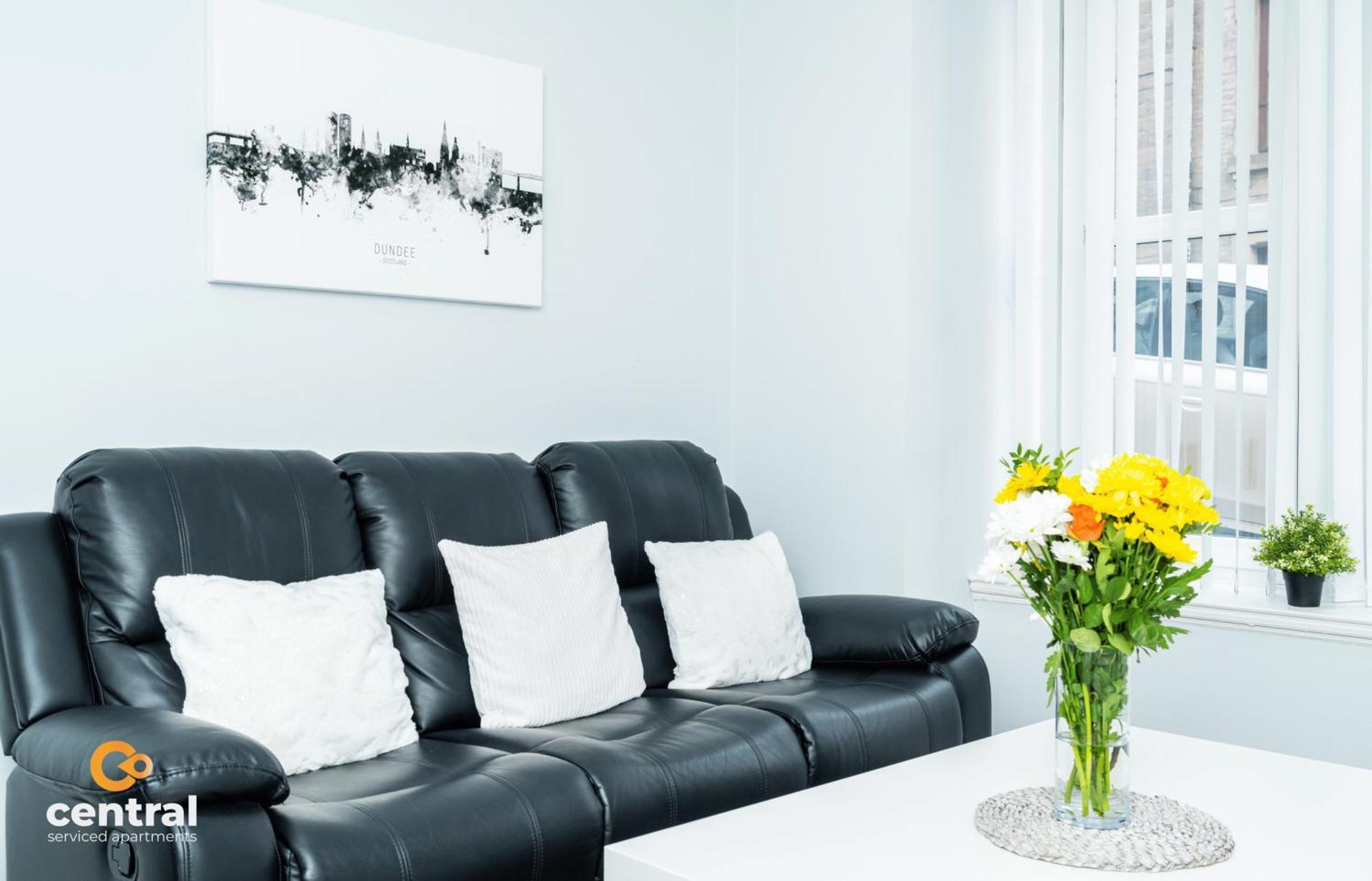 Central Serviced Apartments - 2 Bedroom - Ground Floor - Monthly & Weekly Bookings Welcome - Free Street Parking - 2 Double Beds - Wifi - Smart Tvs In Rooms - Fully Equipped - Heating 24-7 - Contractor & Short Stay Favourite Dundee Zewnętrze zdjęcie