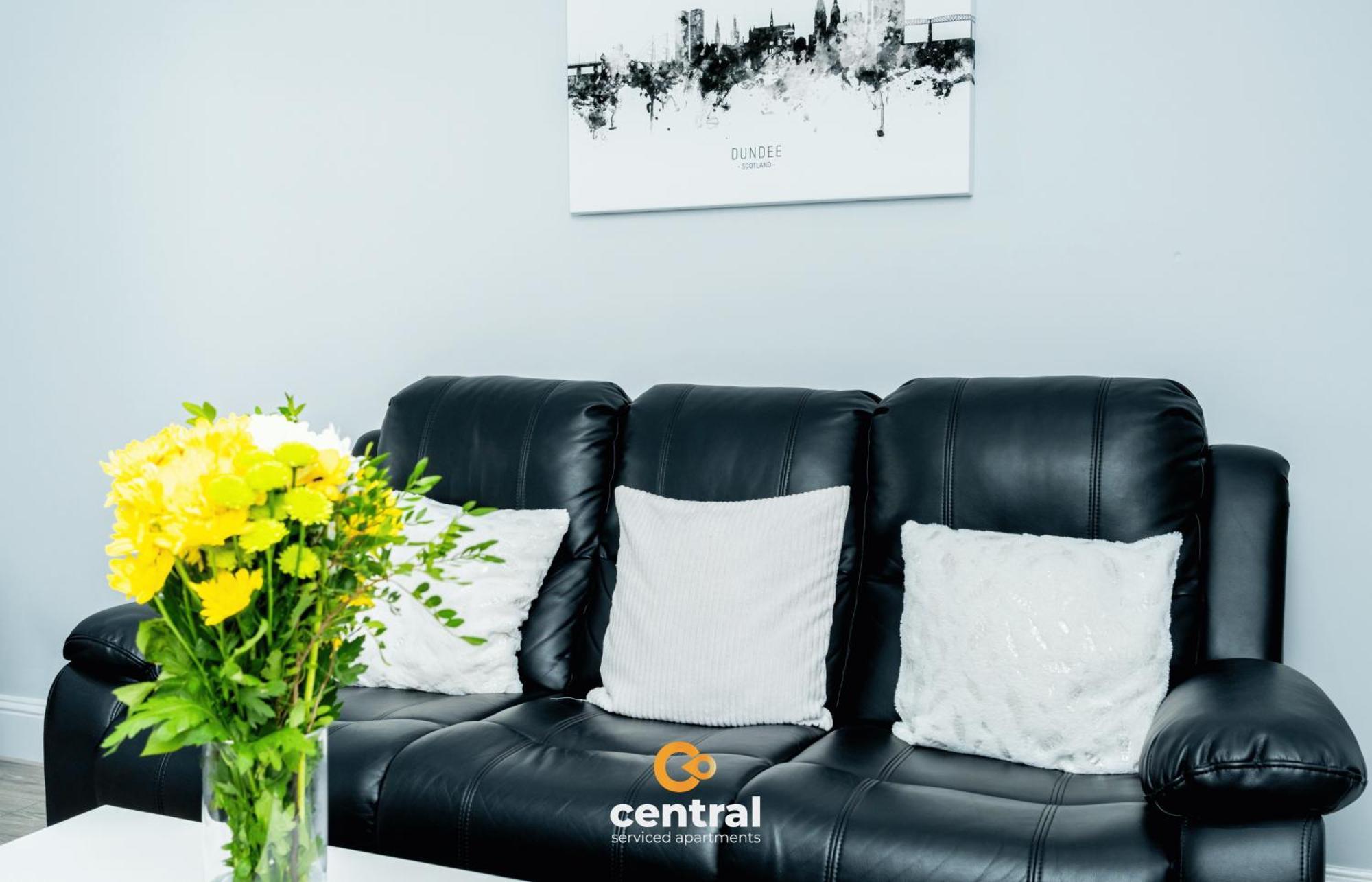 Central Serviced Apartments - 2 Bedroom - Ground Floor - Monthly & Weekly Bookings Welcome - Free Street Parking - 2 Double Beds - Wifi - Smart Tvs In Rooms - Fully Equipped - Heating 24-7 - Contractor & Short Stay Favourite Dundee Zewnętrze zdjęcie
