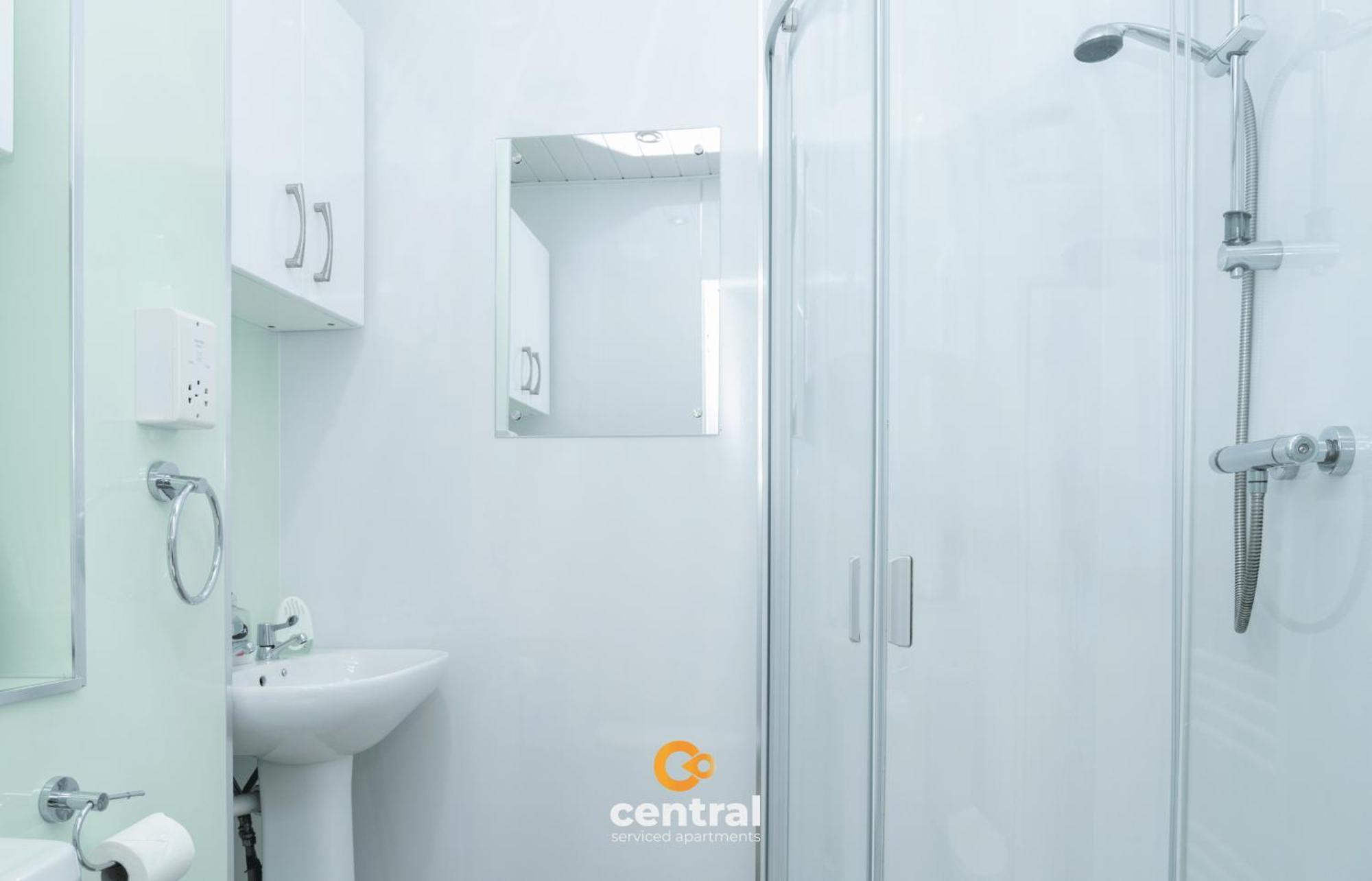 Central Serviced Apartments - 2 Bedroom - Ground Floor - Monthly & Weekly Bookings Welcome - Free Street Parking - 2 Double Beds - Wifi - Smart Tvs In Rooms - Fully Equipped - Heating 24-7 - Contractor & Short Stay Favourite Dundee Zewnętrze zdjęcie