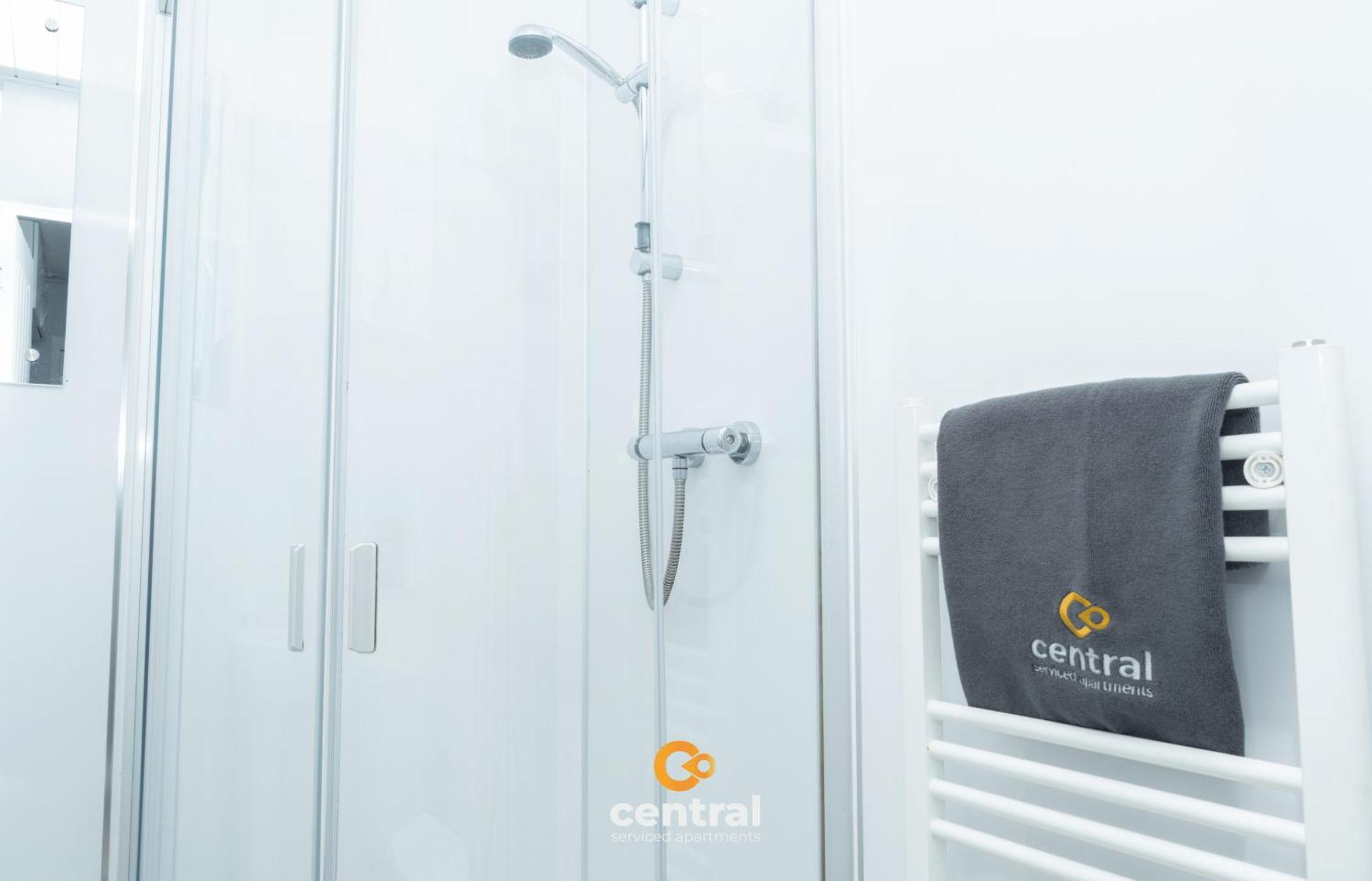 Central Serviced Apartments - 2 Bedroom - Ground Floor - Monthly & Weekly Bookings Welcome - Free Street Parking - 2 Double Beds - Wifi - Smart Tvs In Rooms - Fully Equipped - Heating 24-7 - Contractor & Short Stay Favourite Dundee Zewnętrze zdjęcie