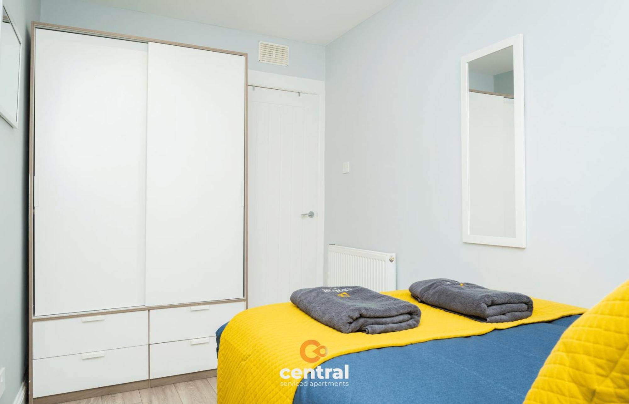 Central Serviced Apartments - 2 Bedroom - Ground Floor - Monthly & Weekly Bookings Welcome - Free Street Parking - 2 Double Beds - Wifi - Smart Tvs In Rooms - Fully Equipped - Heating 24-7 - Contractor & Short Stay Favourite Dundee Zewnętrze zdjęcie
