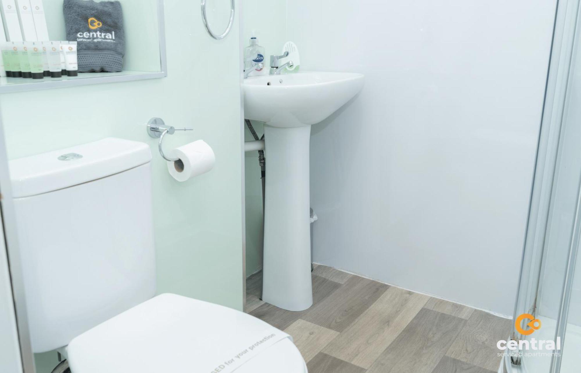 Central Serviced Apartments - 2 Bedroom - Ground Floor - Monthly & Weekly Bookings Welcome - Free Street Parking - 2 Double Beds - Wifi - Smart Tvs In Rooms - Fully Equipped - Heating 24-7 - Contractor & Short Stay Favourite Dundee Zewnętrze zdjęcie