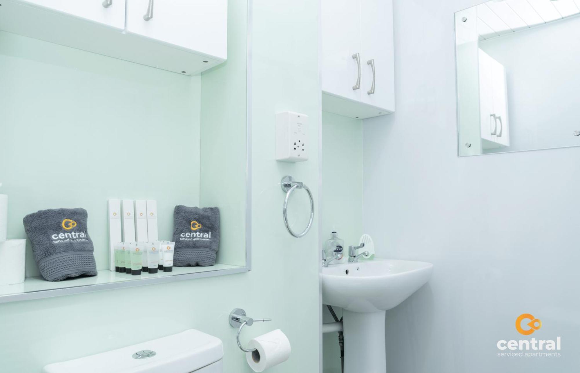 Central Serviced Apartments - 2 Bedroom - Ground Floor - Monthly & Weekly Bookings Welcome - Free Street Parking - 2 Double Beds - Wifi - Smart Tvs In Rooms - Fully Equipped - Heating 24-7 - Contractor & Short Stay Favourite Dundee Zewnętrze zdjęcie
